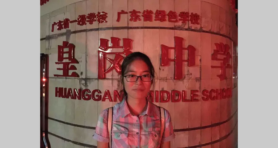 013-別看這副瘦弱肩膀可是可以扛起大梁的哦！此時(shí)已經(jīng)華燈初上了，來個(gè)影吧，留一個(gè)紀(jì)念